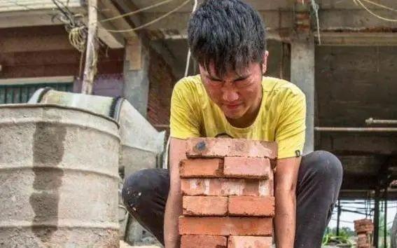 再读读这些“寒门贵子”们！何不放下焦虑，去拥抱那颗感恩的心？