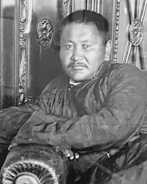 1935年，蒙古总理举动惊人，当众打了斯大林一耳光，他结局怎样？