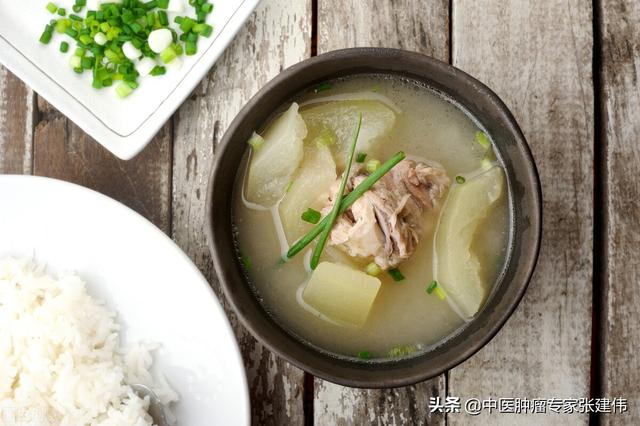 中医讲“秋冬养阴”，应该如何做？可以多吃这几种食物