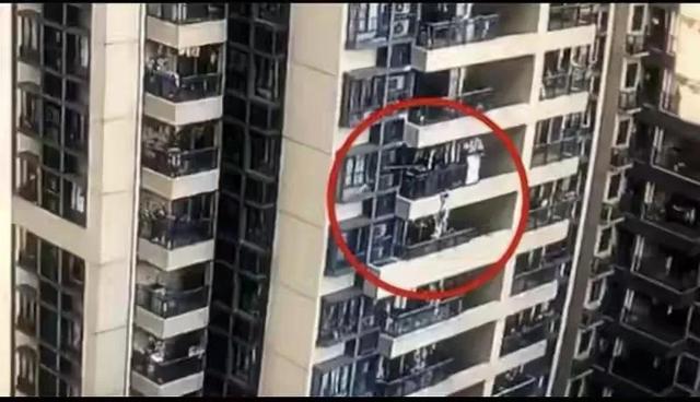 痛心！深圳2岁男童11楼坠楼死亡，让家长们顿悟什么？