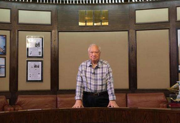 神秘富豪遭李嘉诚威胁，只因给大陆捐款500亿，他做错了什么吗？