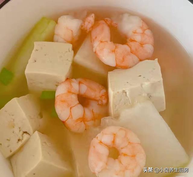 冬季，给孩子多喝这汤，荤素搭配营养高，补钙质，别舍不得花钱