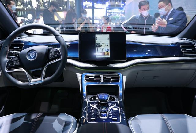 同样都是混合动力，丰田雷凌油电混合版与秦PLUS DM-i谁更强？