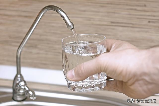 喝什么水最不安全？喝水最容易纠结的5个问题，一次给你说清楚