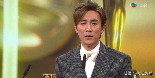 2021年TVB颁奖礼，谭俊彦获史上最水视帝，观众怒呼：拿奖全靠爹