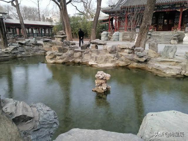 公交徒步遊北京：遊恭王府看萬福園