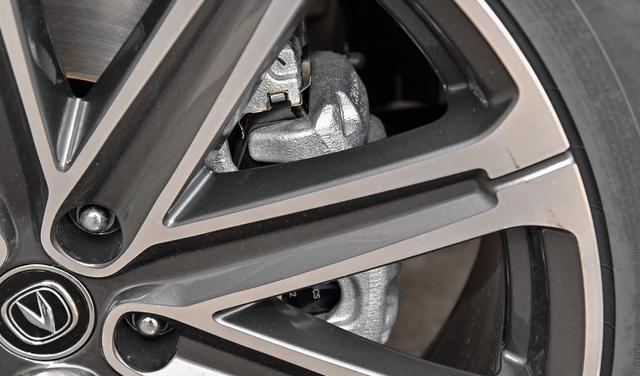 留给特斯拉的时间不多了，长安混动车型来袭，底盘让人又爱又恨？