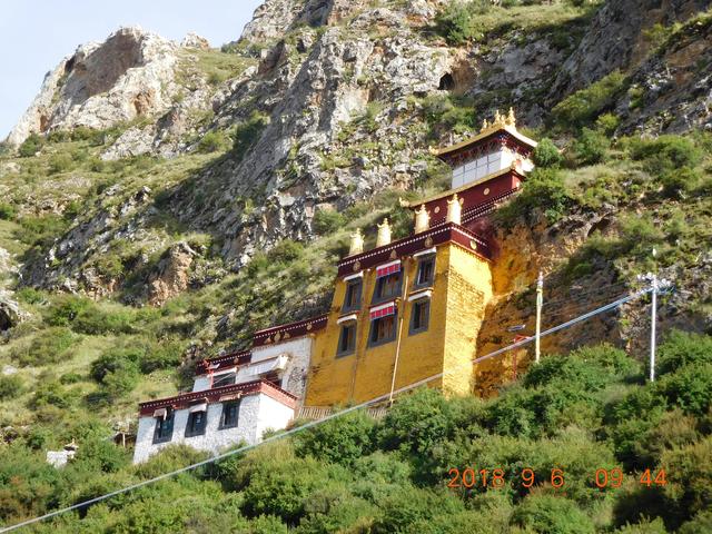 藏在懸崖上的寺廟，1300多年曆史，如今成小衆景點