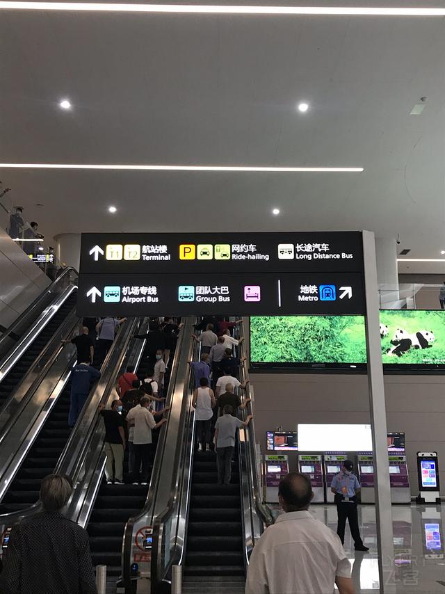 驚喜滿滿！王牌A359墨鏡俠執飛首航，川航還給乘客准備了大禮包