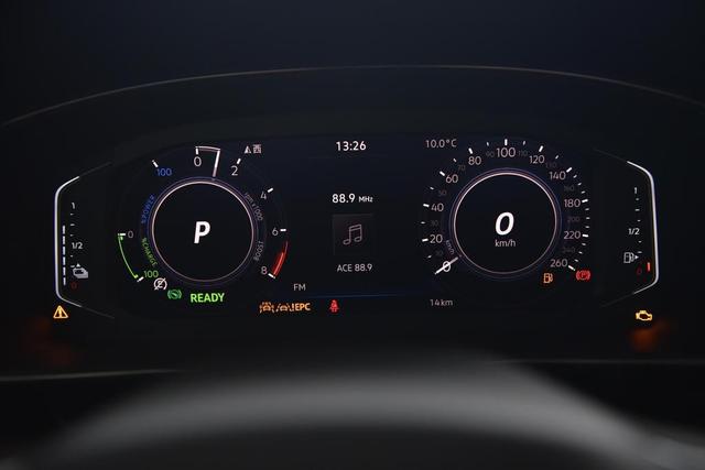 纯电续航63公里，起步22.99万元还挂绿牌，帕萨特PHEV怎么样？