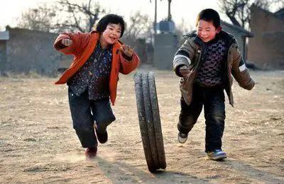 为什么我们小时候泥地里打滚都不生病，现在的孩子整天去医院