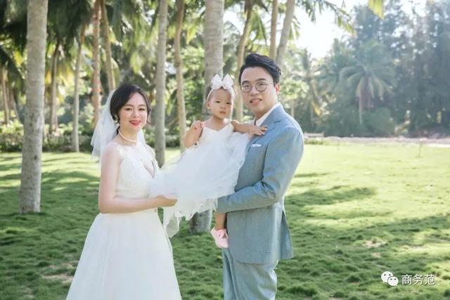 結婚四周年，我們帶女兒穿越回婚禮那一天…