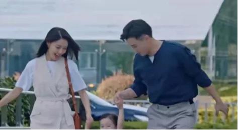 “虽然我们钱不多，但真的很富有”这种家庭更容易养出幸福的孩子