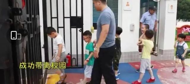 老师电话：女儿在幼儿园被拐了，妈妈吓得迈不动腿