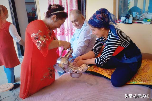 新疆遊記｜喀什博物館裏的老物件：玉燈、瓷盆、薩帕伊、明約勒碑