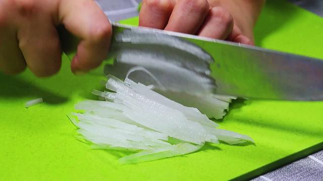 萝卜这样做太好吃了，不炒不炖，比牛奶还补钙，隔壁宝宝也想吃