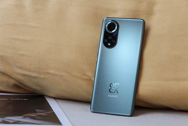 拍得丑不是你的问题，可以试试vivo、小米、华为推出的自拍手机