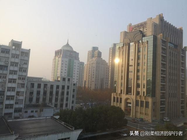 年末了，舉家住到了酒店，爲啥？2021年末我們的隔離生活一