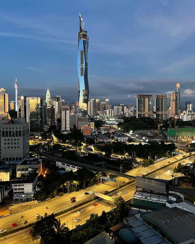 吉隆坡PNB118大廈——憑借160米高的桅杆，刷新世界第二高樓高度