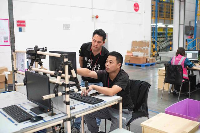 加拿大专家1年不用中国货？阿里、京东、唯品会却迎来国货爆发