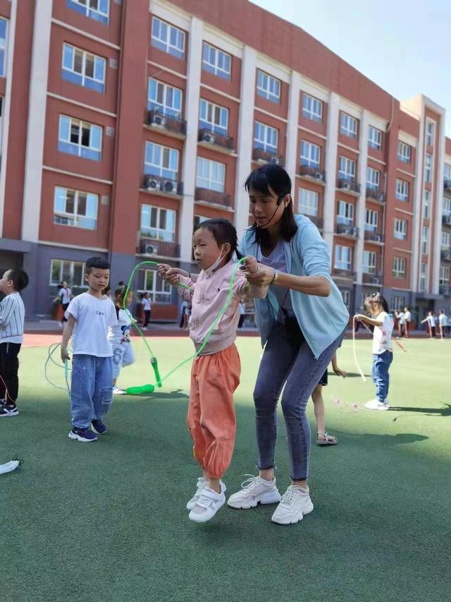 家长开启凡尔赛模式：谁说娃写作业“鸡飞狗跳”？不存在！“双减”一来，亲子关系杠杠滴