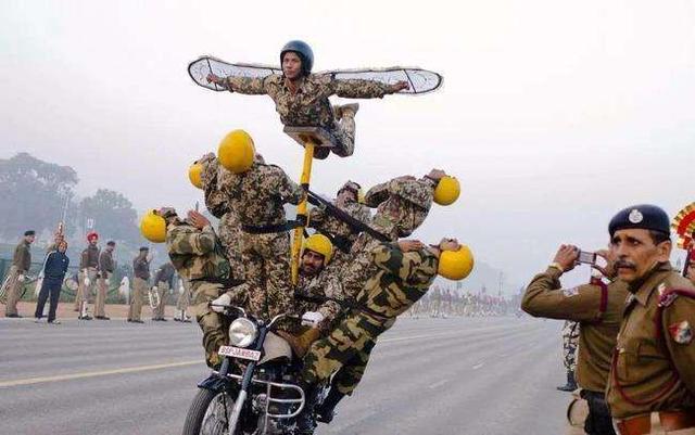 这下不怪装备了！印智能机器人部署一线，士兵神奇操作损失数百万