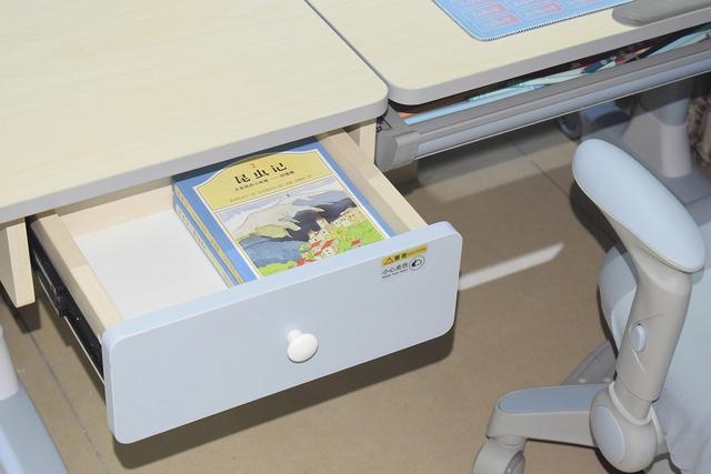 陪伴孩子快乐学习健康成长的好伙伴！科贝森儿童学习桌椅体验