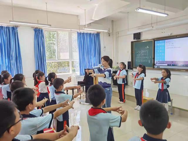 家长开启凡尔赛模式：谁说娃写作业“鸡飞狗跳”？不存在！“双减”一来，亲子关系杠杠滴