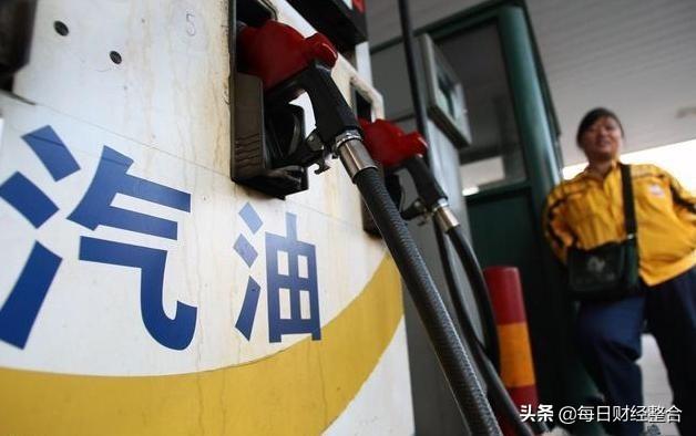 油价调整信息：今天12月4日，国内加油站调整后92、95号汽油价格