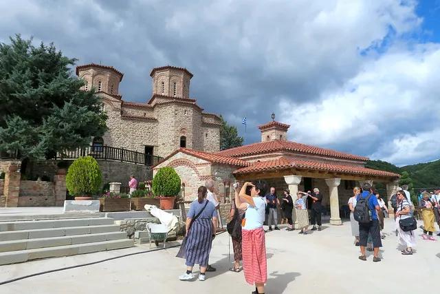 希臘深度遊：卡蘭巴卡、接近天堂的秘境 天空之城（Meteora）