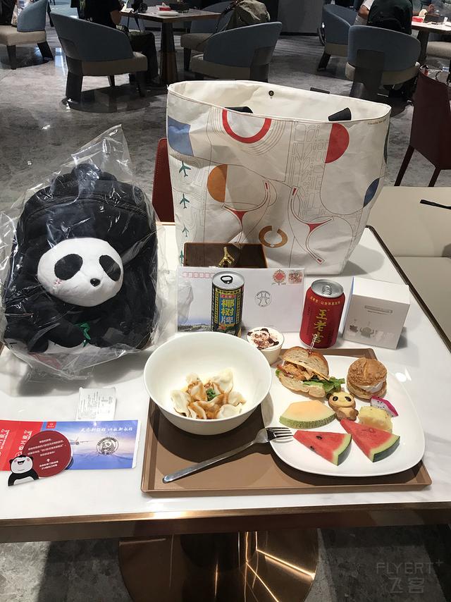 驚喜滿滿！王牌A359墨鏡俠執飛首航，川航還給乘客准備了大禮包