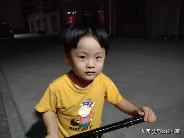 今天宝宝你三周岁了，从2斤到32斤，你就是我们最大的幸福