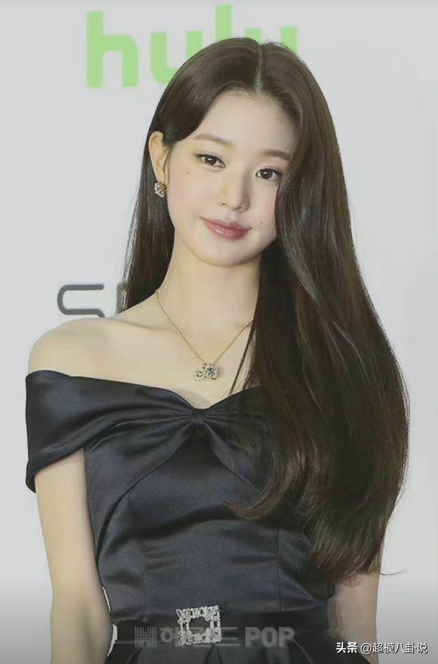 两位十几岁就以国民center出道的女爱豆 她却在16岁被骂过于油腻 全网搜