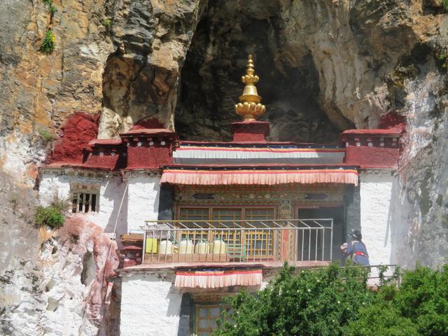 藏在懸崖上的寺廟，1300多年曆史，如今成小衆景點