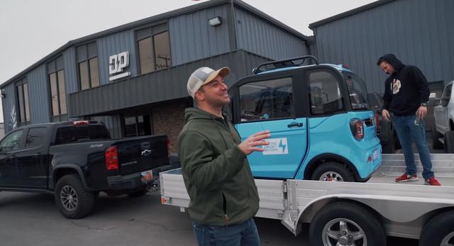 美国佬看不上我国电车，图便宜花2000买来试驾，却爱上了中国制造