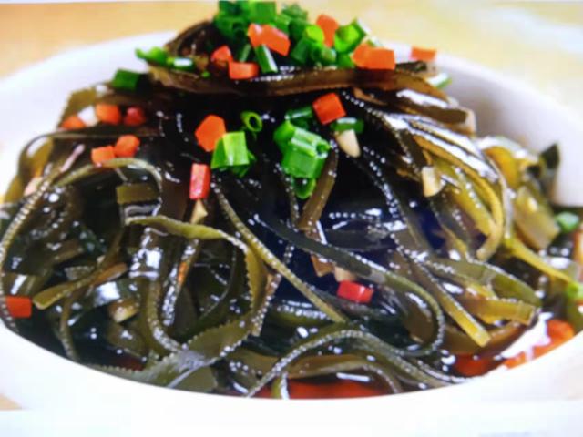 木耳、海带、鸡蛋黄等食物的含铁量都比红枣高 补铁补血快