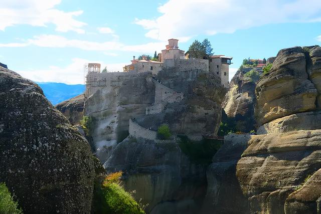 希臘深度遊：卡蘭巴卡、接近天堂的秘境 天空之城（Meteora）