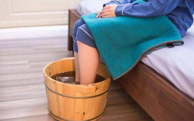 手脚冰凉，中医改善“怕冷”的体质，6个小妙招，从根本上调理