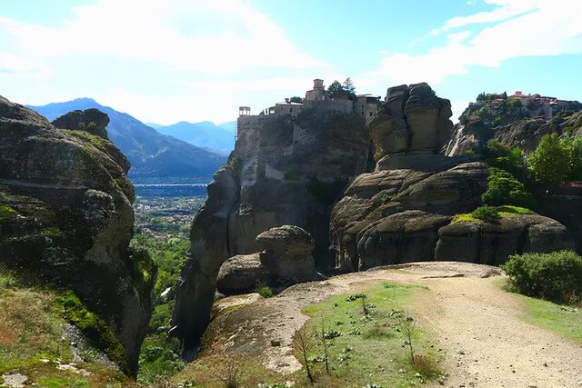 希臘深度遊：卡蘭巴卡、接近天堂的秘境 天空之城（Meteora）