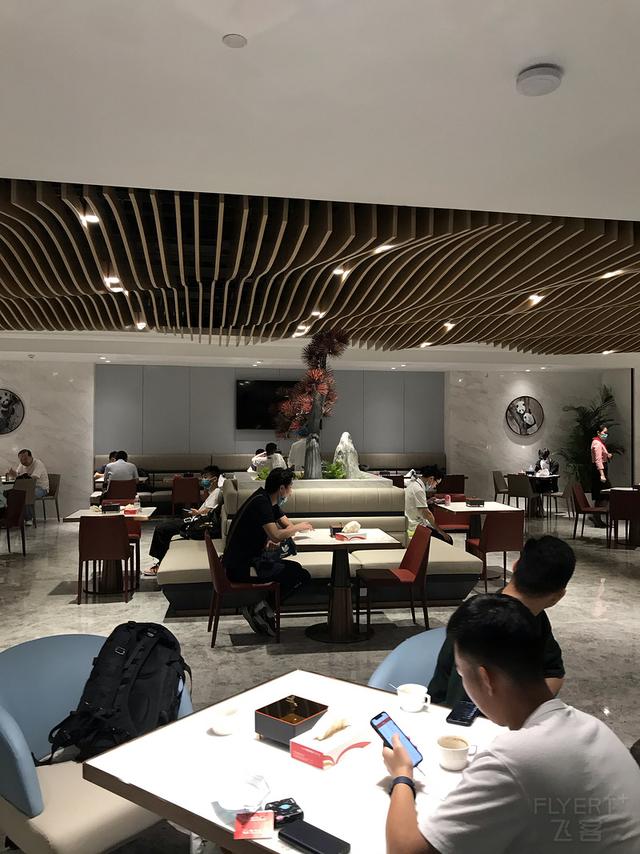 驚喜滿滿！王牌A359墨鏡俠執飛首航，川航還給乘客准備了大禮包