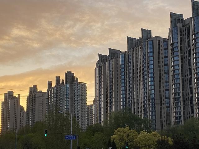 顶楼带阁楼和一楼带院子的房子，哪一个更好？建筑学家给出答案