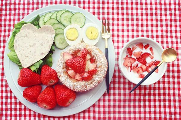 早晨起床早餐不能少，还要注意少吃这4类食物才更健康
