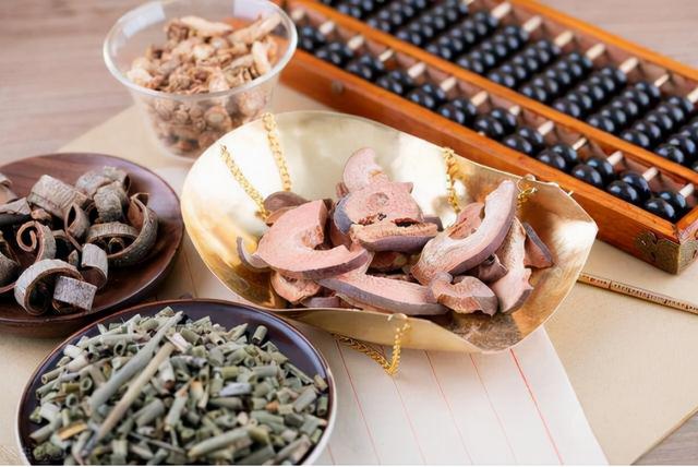 总感觉喉咙有异物，但吃饭喝水没问题？中医1个经典方，帮你搞定