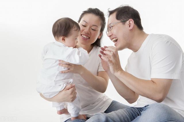 母爱是一场得体的退出，我们能做的就是不断地告诉他：路上要小心