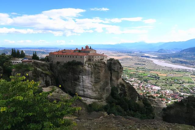 希臘深度遊：卡蘭巴卡、接近天堂的秘境 天空之城（Meteora）