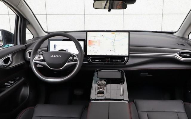 纯电车还得看国产，这两款电车造型简约又科幻，大屏幕才够爽