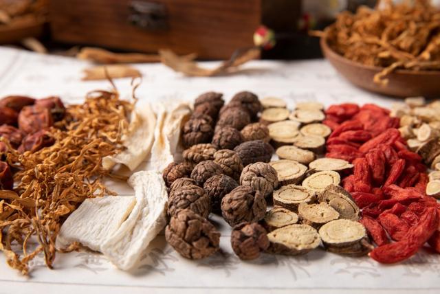 失眠多梦、手足心热可能肾阴虚，分享一方，减缓症状