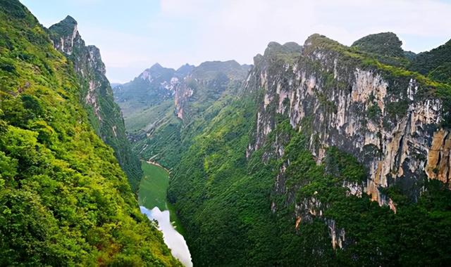 貴州一景區走紅，峽谷深切千米，被稱爲地球裂縫