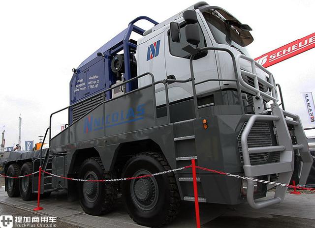 这还是卡车吗？1150马力外观如火车头，尼古拉斯大件牵引车实拍