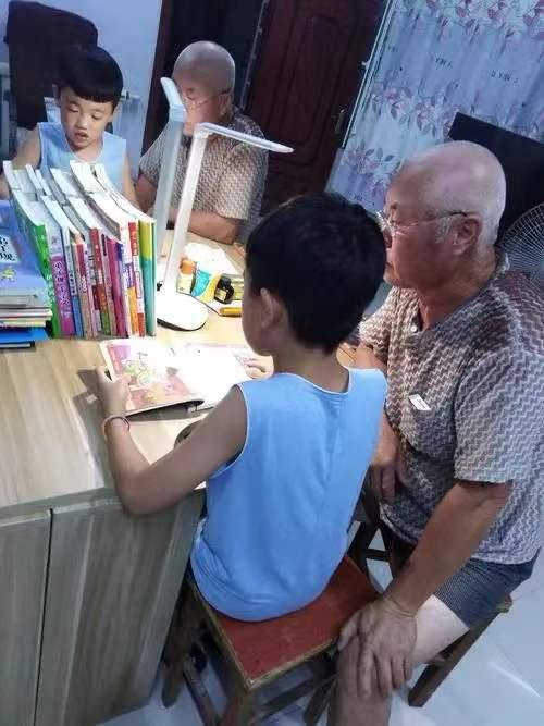 老校长用半年时间，让外孙从班级倒数变成年级前三，经验分享来了